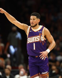 开云体育下载-共61犯！布克：整场比赛两边打得都很难看 犯规很多裁判不得不吹